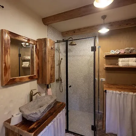 Rose Garden Apartment *