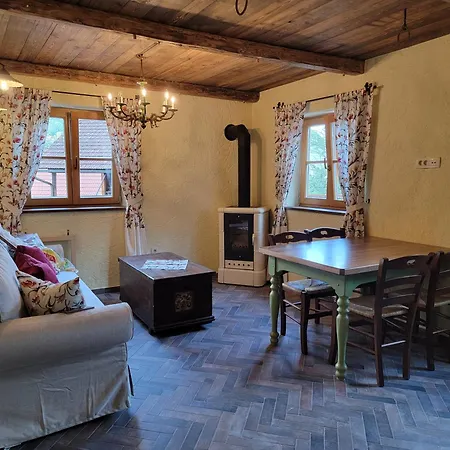 Rose Garden Apartment *